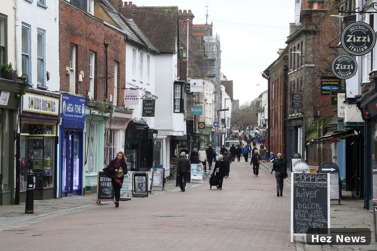 Chicken Shops Boost Fast Food Sector Amid Pubs Decline
