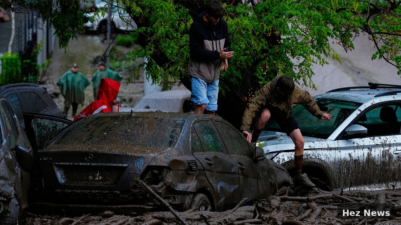 Flooding in Santiago: Passengers Rescued from Bus Roofs